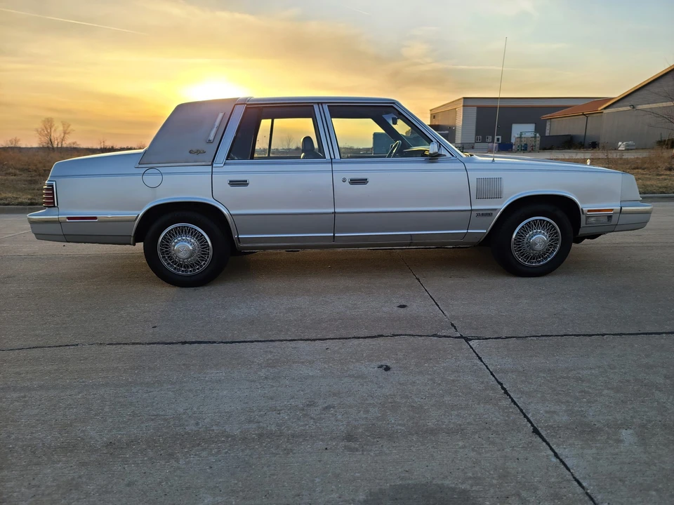1985 Chrysler New Yorker - Image 19 of 31
