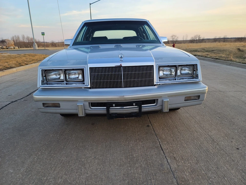 1985 Chrysler New Yorker - Image 25 of 31