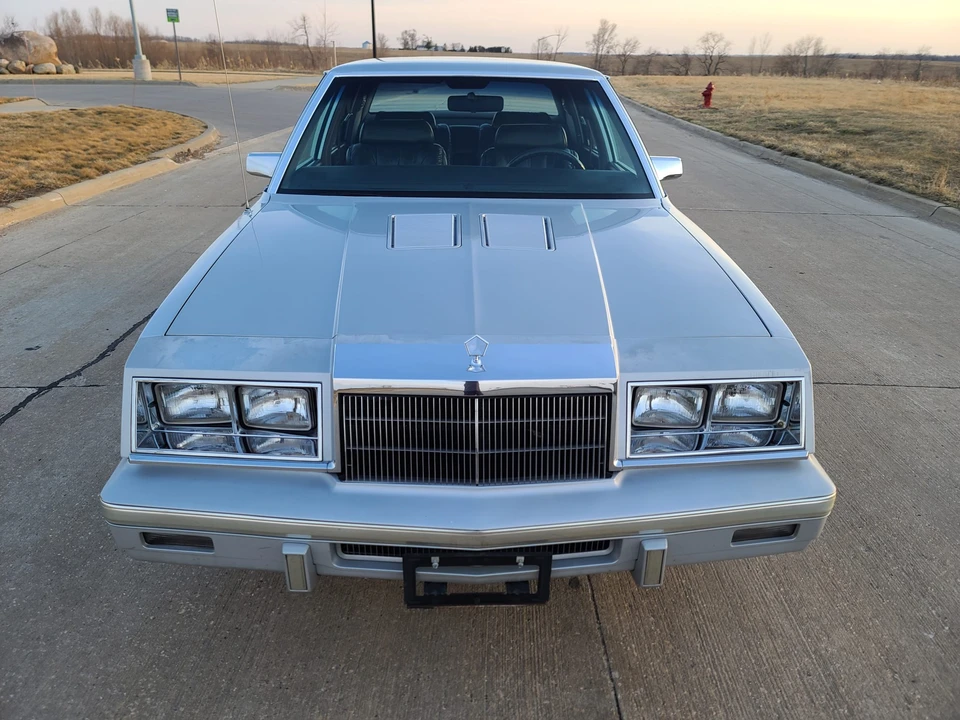 1985 Chrysler New Yorker - Image 23 of 31