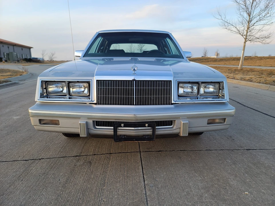 1985 Chrysler New Yorker - Image 24 of 31