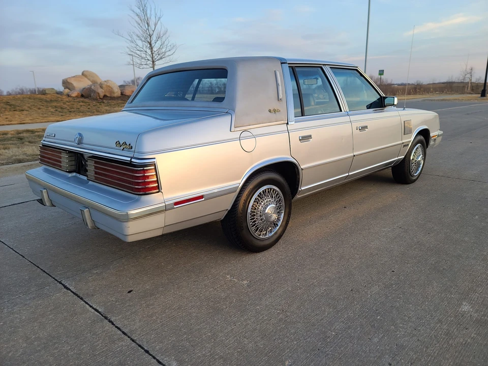 1985 Chrysler New Yorker - Image 15 of 31