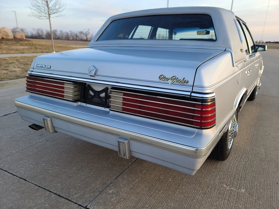 1985 Chrysler New Yorker - Image 13 of 31
