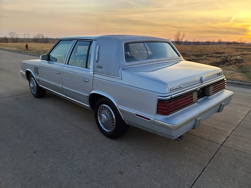 1985 Chrysler New Yorker - Image 8 of 31