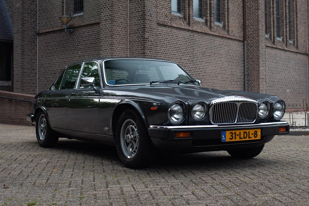 1985 Daimler - Image 2 of 31