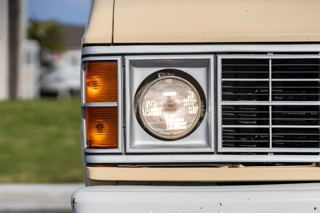 1985 Dodge Ram Van - Image 13 of 31