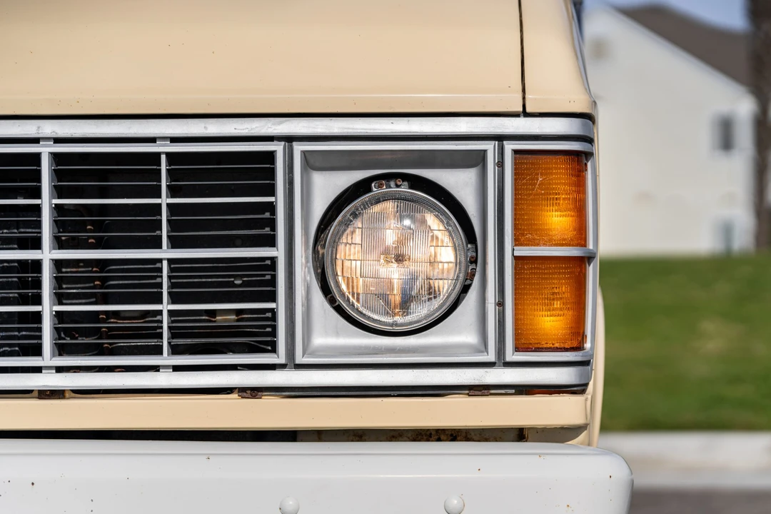 1985 Dodge Ram Van - Image 14 of 31