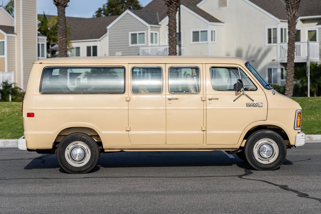 1985 Dodge Ram Van - Image 5 of 31