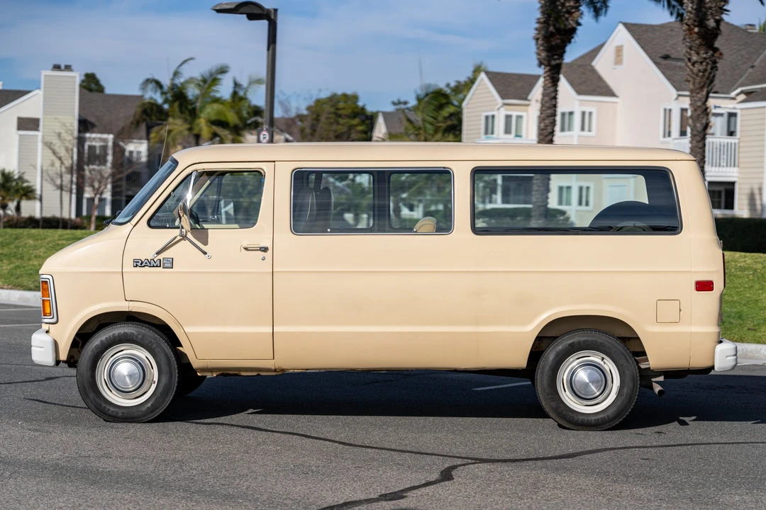 1985 Dodge Ram Van - Image 9 of 31