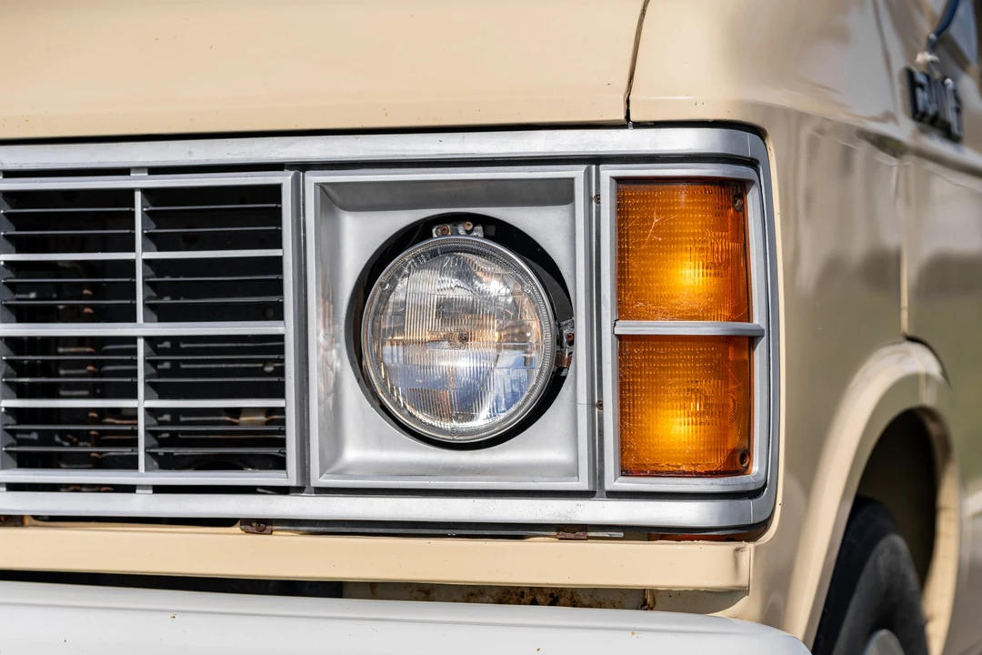 1985 Dodge Ram Van - Image 15 of 31