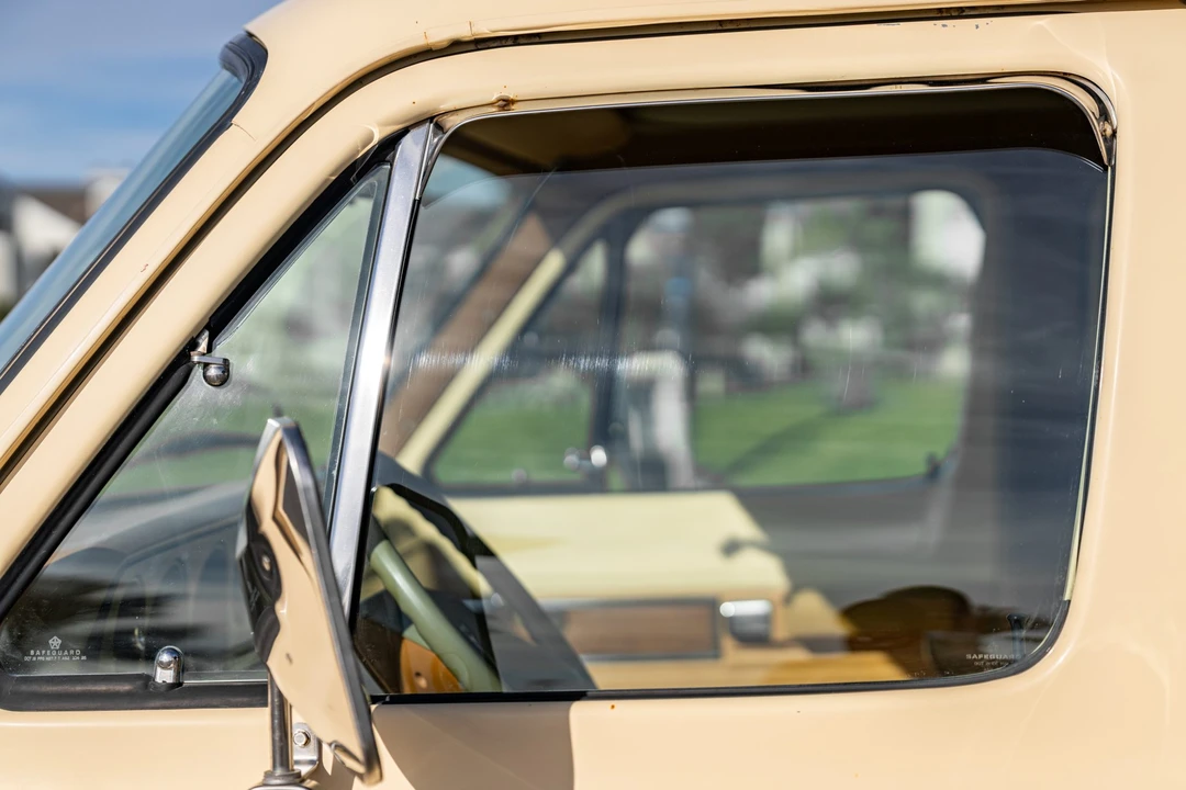 1985 Dodge Ram Van - Image 22 of 31
