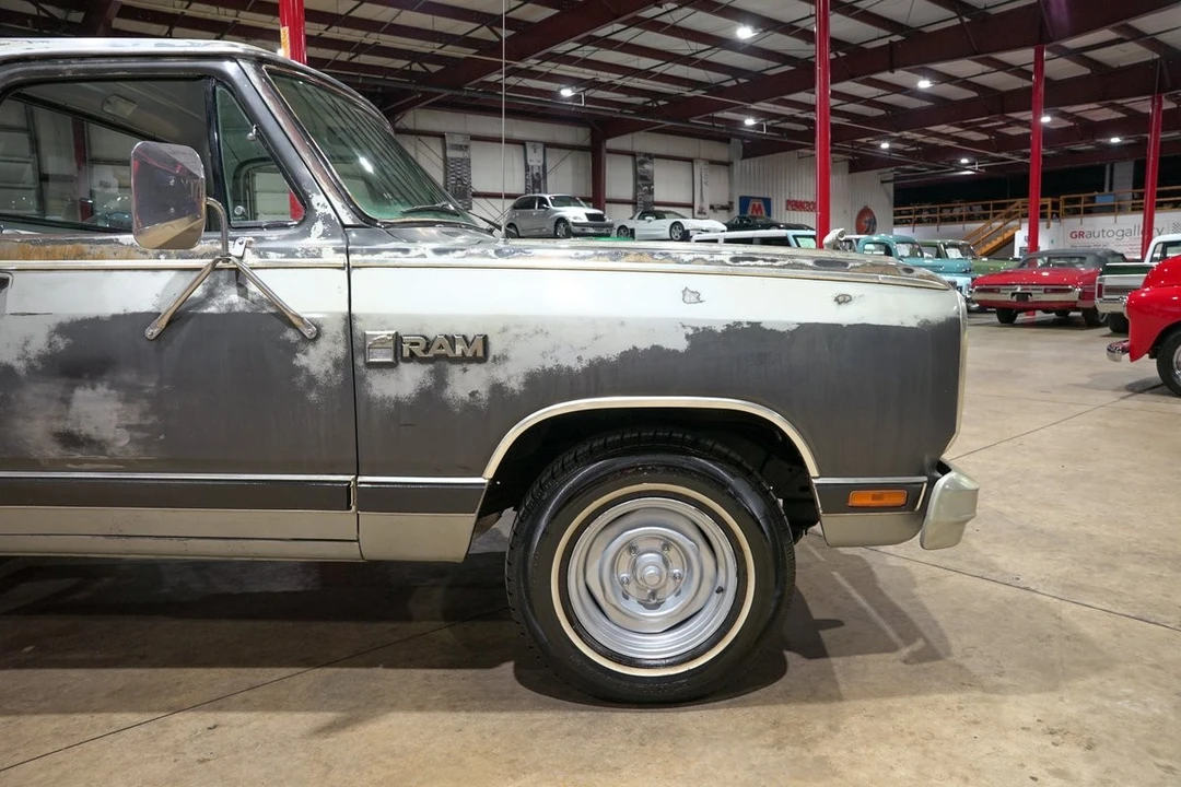 1985 Dodge D Series - Image 11 of 31