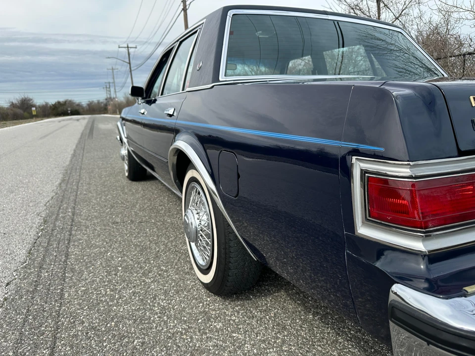 1985 Dodge Diplomat - Image 14 of 31