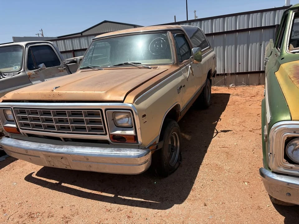 1985 Dodge Ramcharger - Image 2 of 2