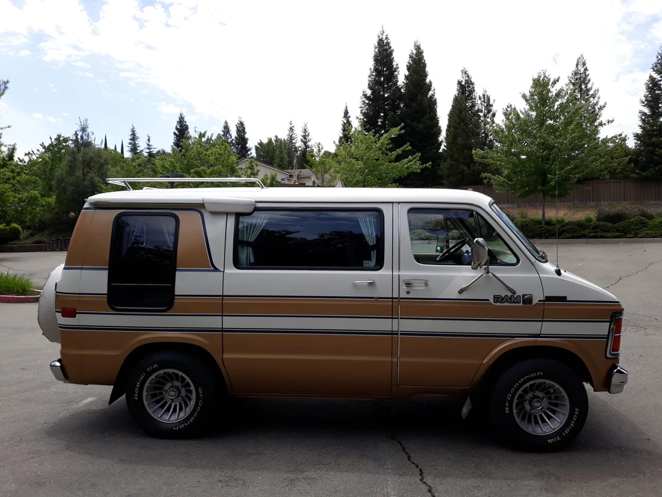 1985 Dodge Ram Van - Image 12 of 31