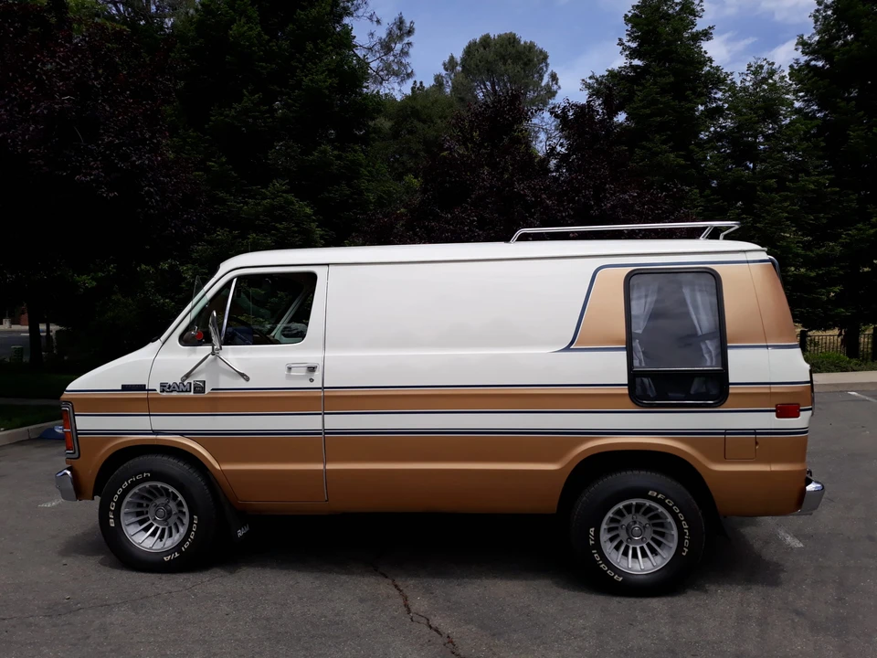 1985 Dodge Ram Van - Image 7 of 31