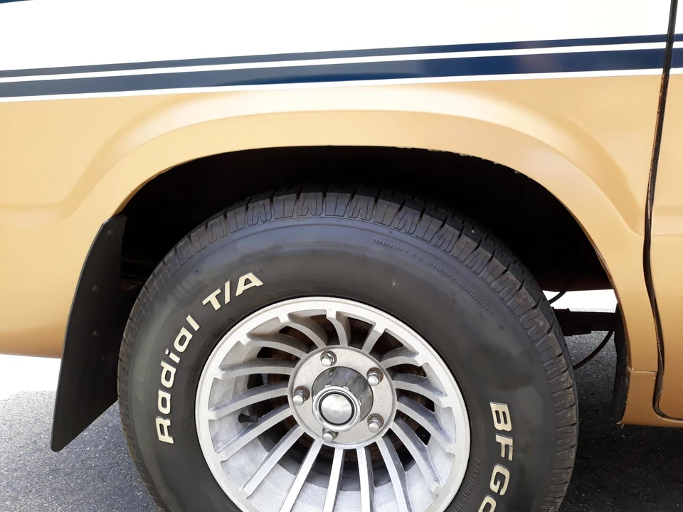 1985 Dodge Ram Van - Image 18 of 31