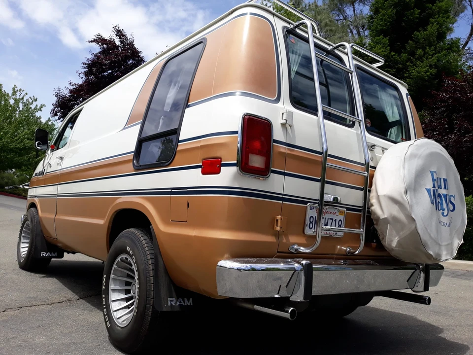 1985 Dodge Ram Van - Image 9 of 31
