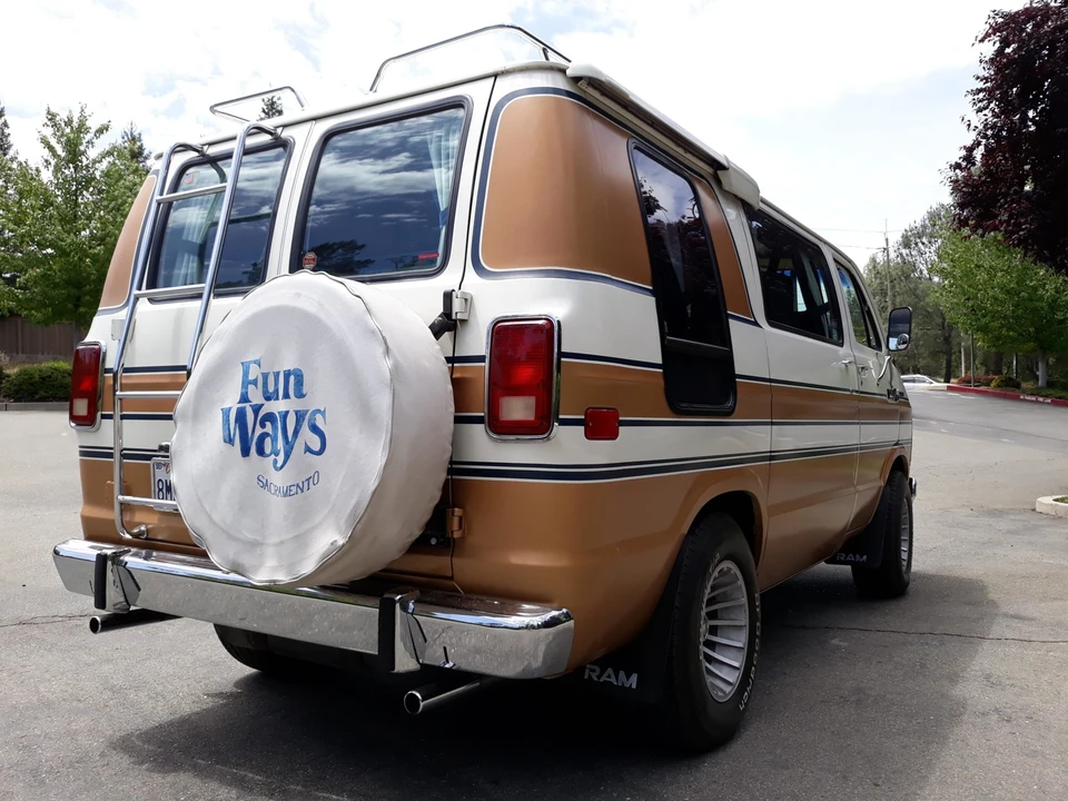 1985 Dodge Ram Van - Image 11 of 31