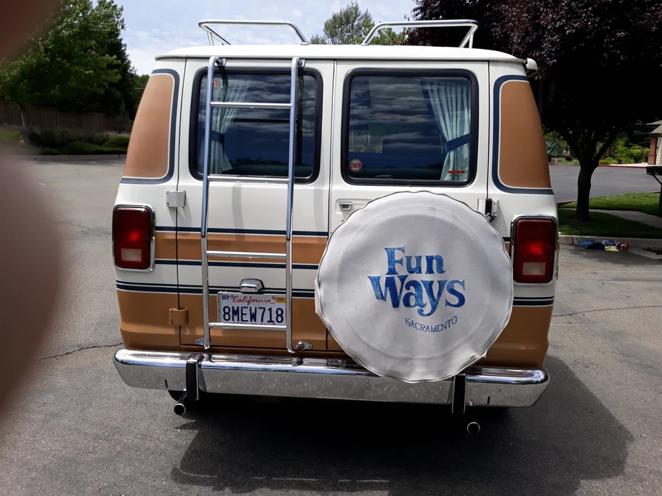 1985 Dodge Ram Van - Image 10 of 31