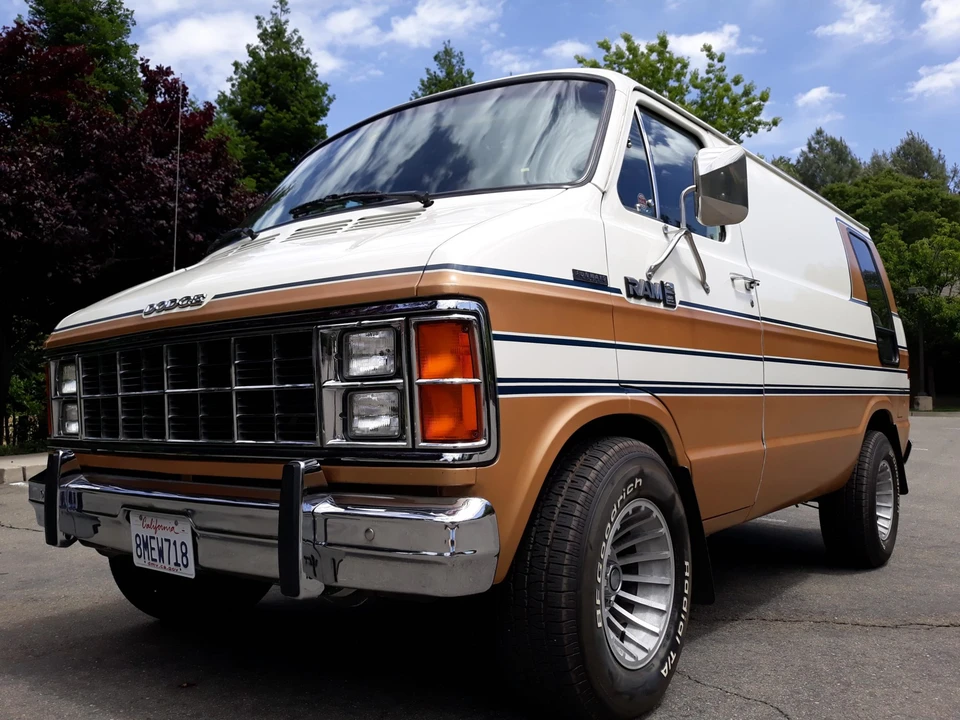 1985 Dodge Ram Van - Image 2 of 31