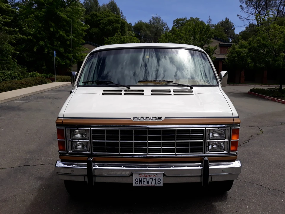 1985 Dodge Ram Van - Image 14 of 31