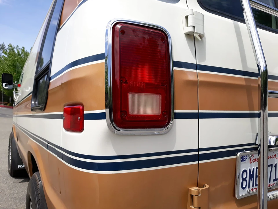 1985 Dodge Ram Van - Image 17 of 31