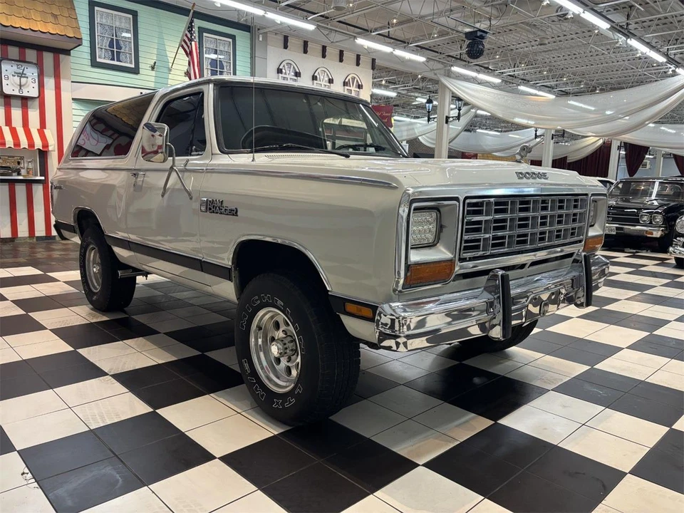 1985 Dodge Ramcharger - Image 9 of 31