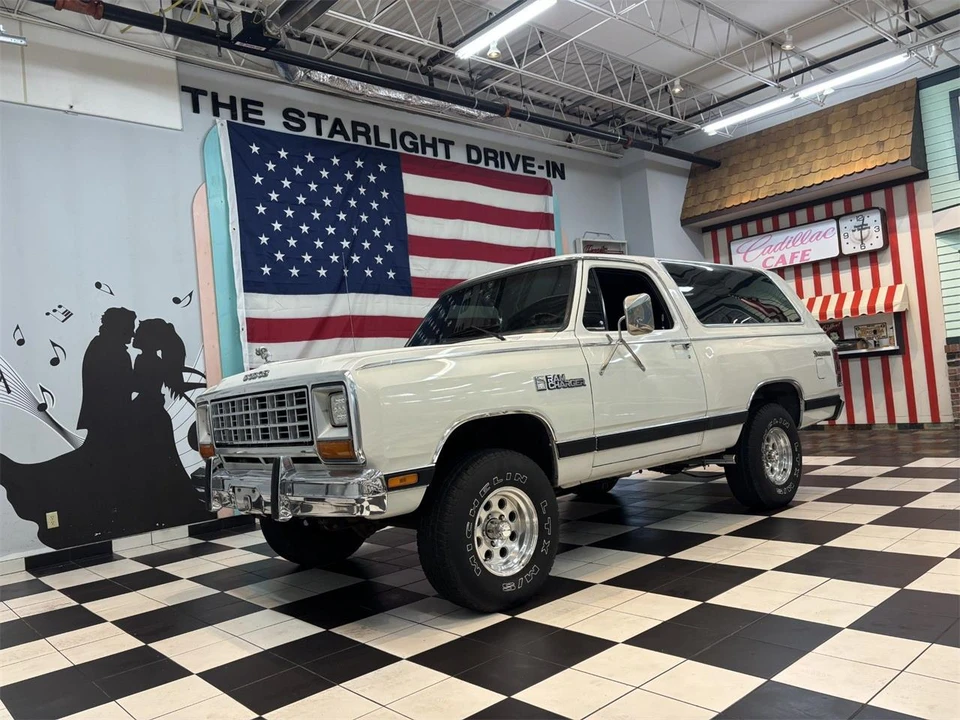 1985 Dodge Ramcharger - Image 14 of 31