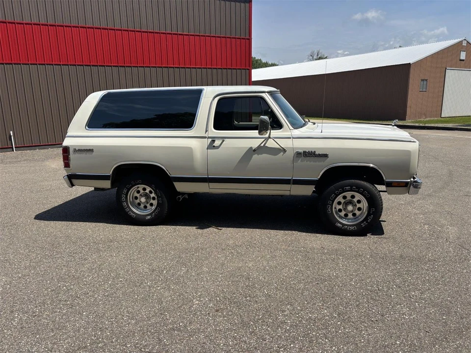 1985 Dodge Ramcharger - Image 13 of 31