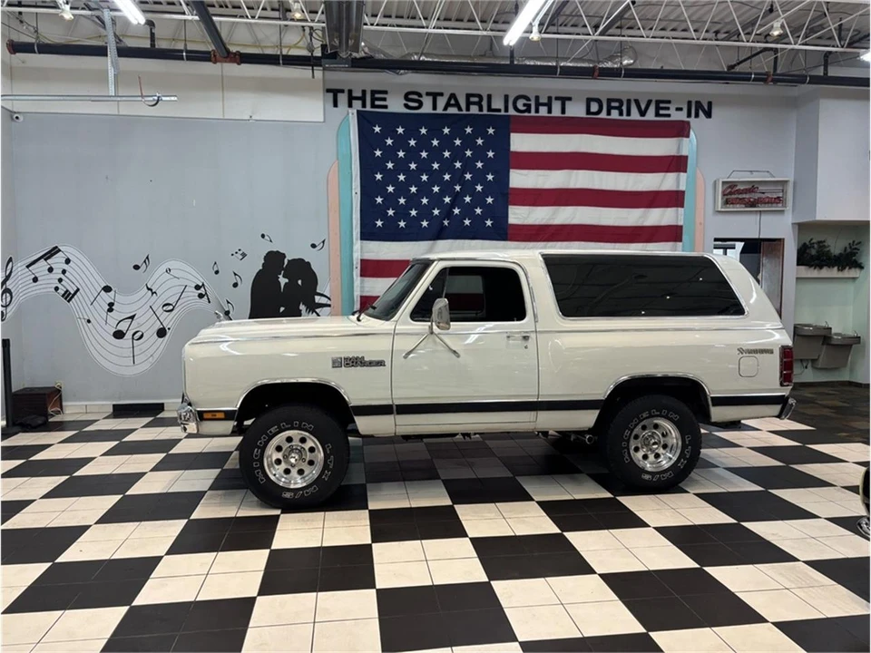 1985 Dodge Ramcharger - Image 16 of 31