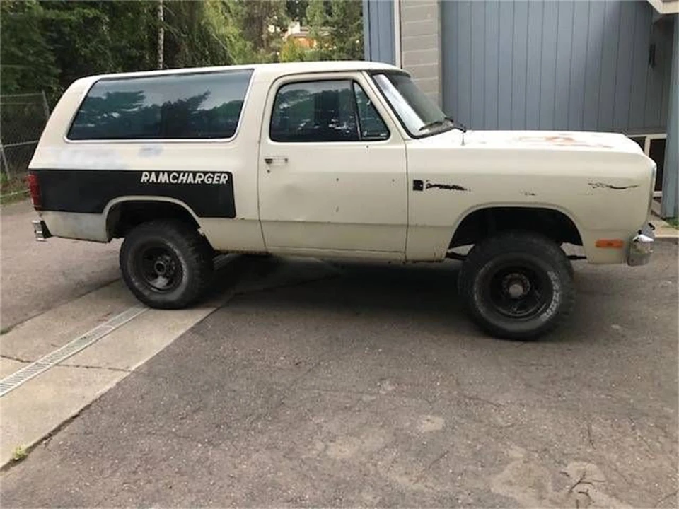 1985 Dodge Ramcharger - Image 14 of 16