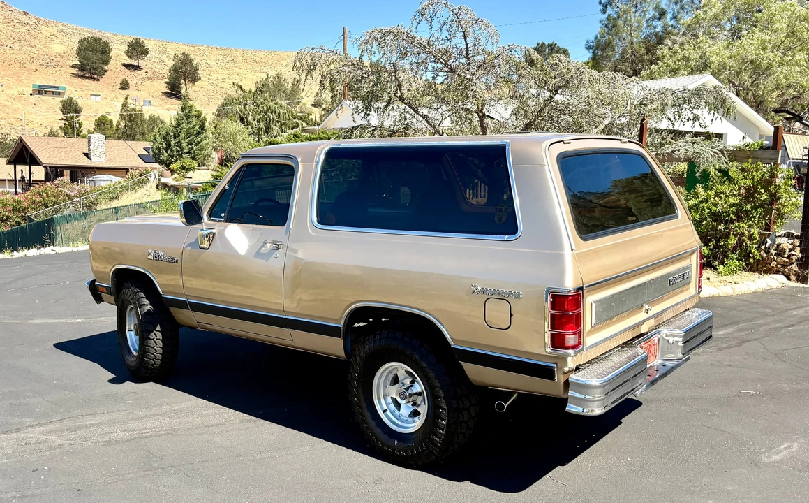 1985 Dodge Ramcharger - Image 11 of 31