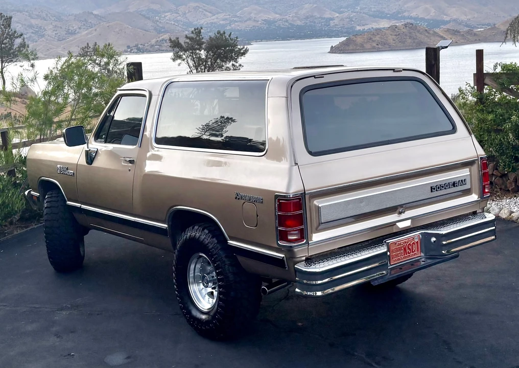 1985 Dodge Ramcharger - Image 12 of 31