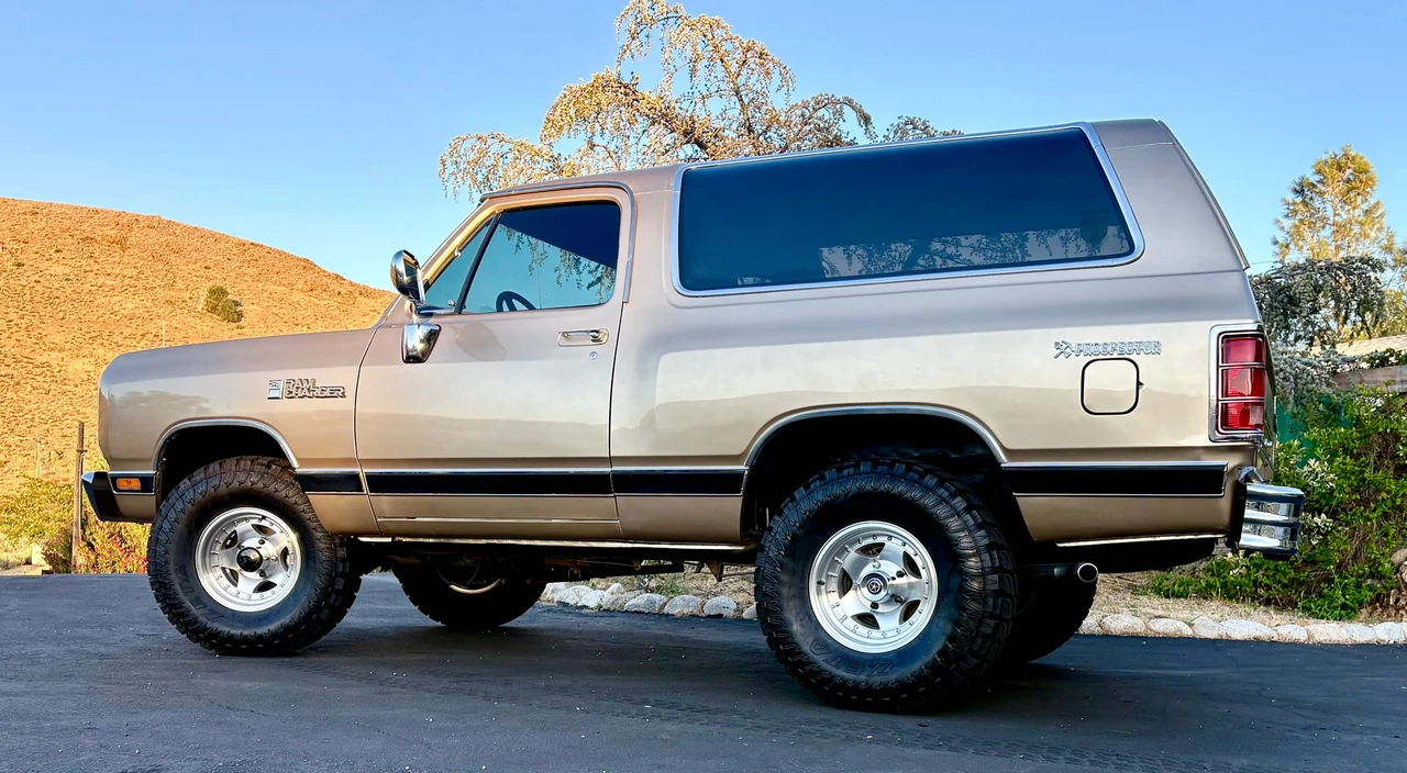 1985 Dodge Ramcharger - Image 9 of 31