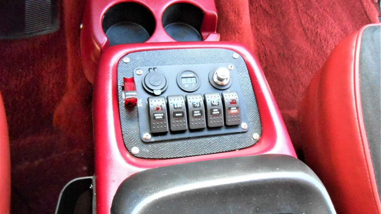 1985 Dodge Ramcharger - Image 13 of 24