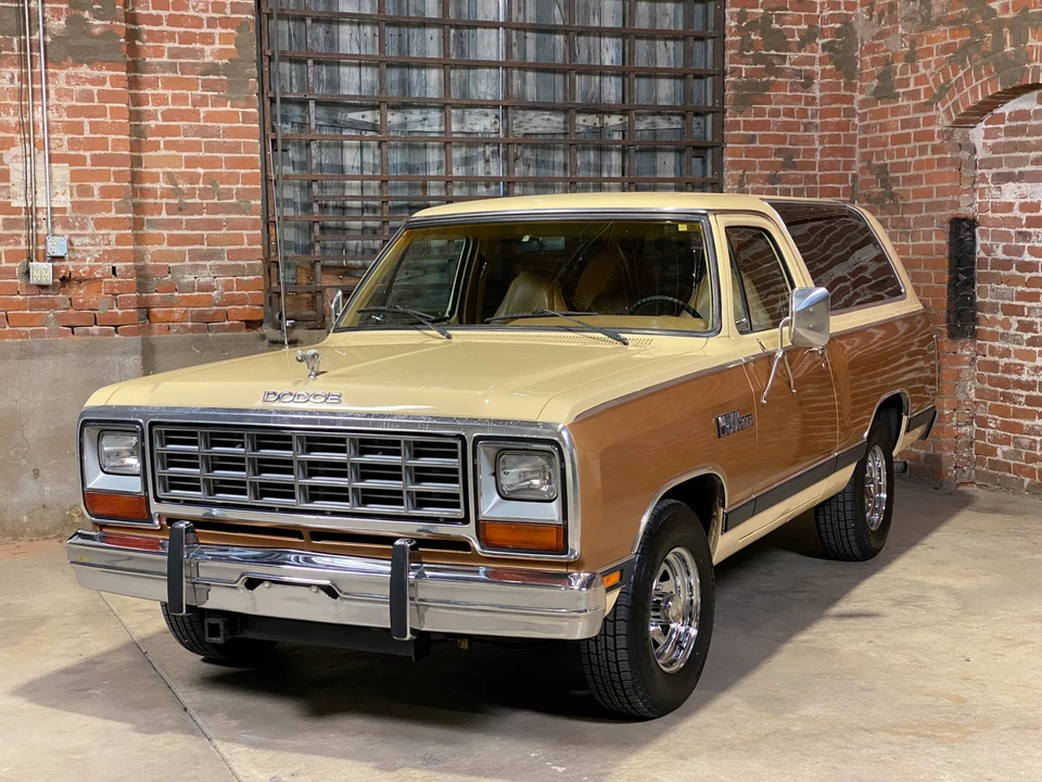1985 Dodge Ramcharger - Image 2 of 31