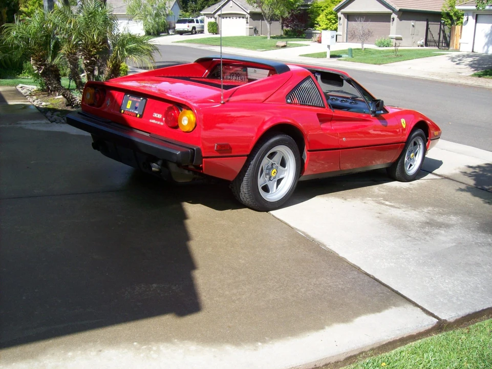 1985 Ferrari 308 GTS QV - Image 17 of 31