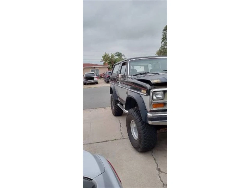 1985 Ford Bronco 3rd Gen - Image 2 of 11