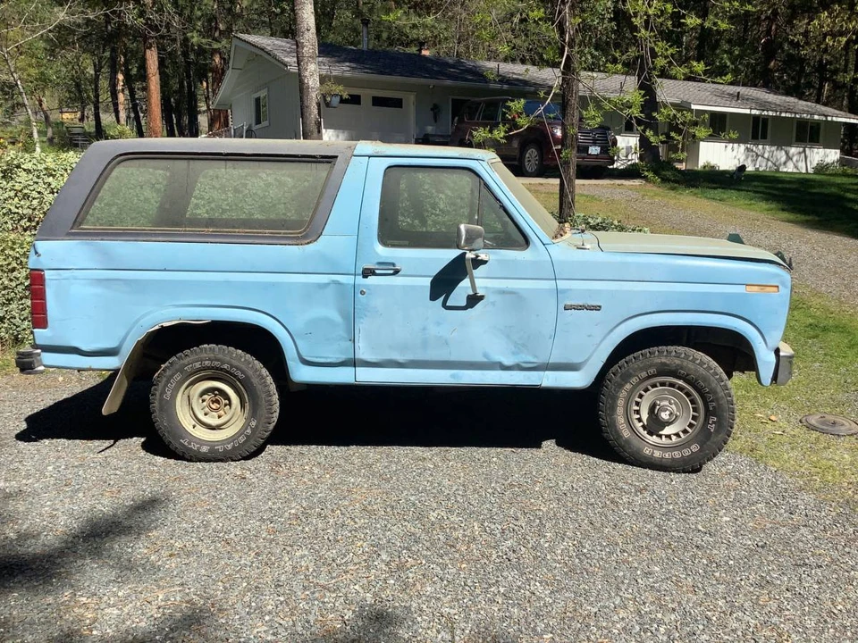 1985 Ford Bronco 3rd Gen - Image 2 of 8
