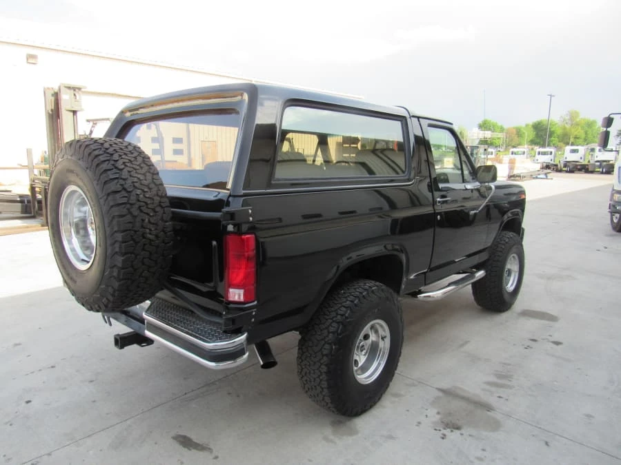 1985 Ford Bronco 3rd Gen - Image 2 of 15