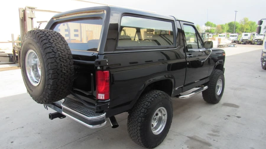 1985 Ford Bronco 3rd Gen - Image 2 of 10