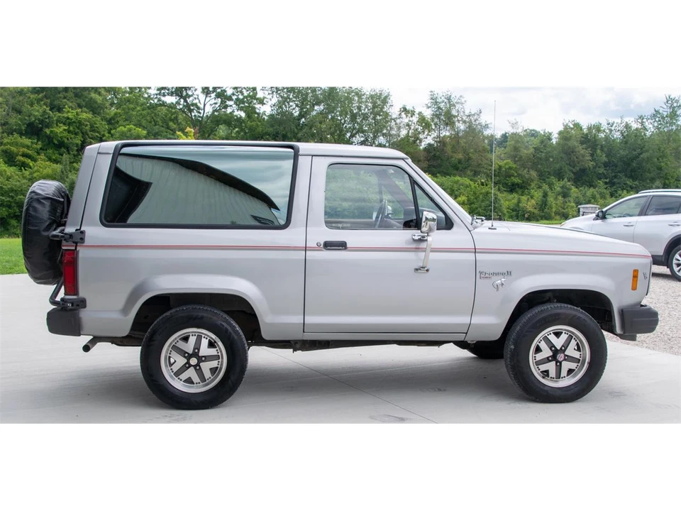 1985 Ford Bronco II - Image 8 of 31