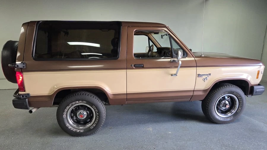 1985 Ford Bronco II - Image 2 of 8