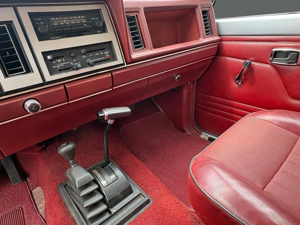 1985 Ford Bronco II - Image 24 of 31