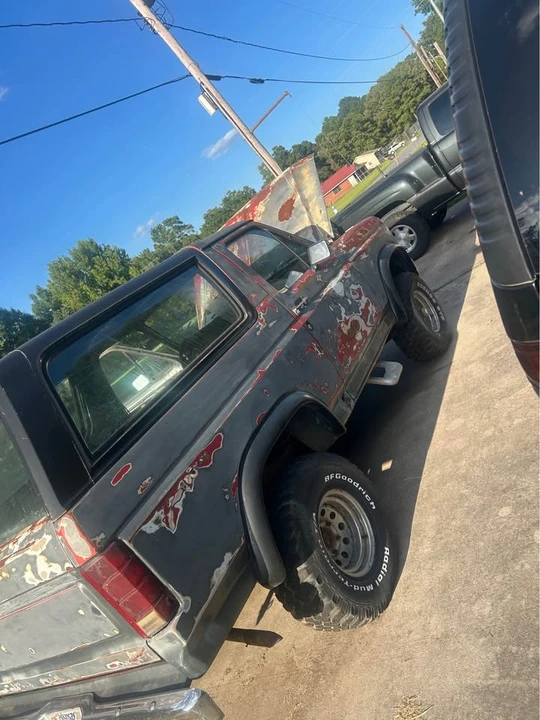 1985 Ford Bronco 3rd Gen - Image 3 of 9