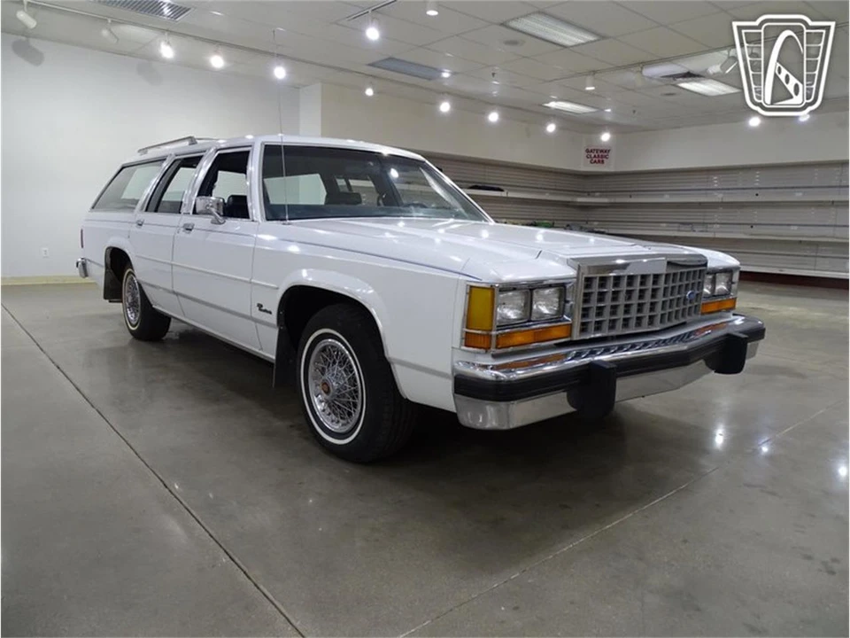 1985 Ford Crown Victoria - Image 21 of 31