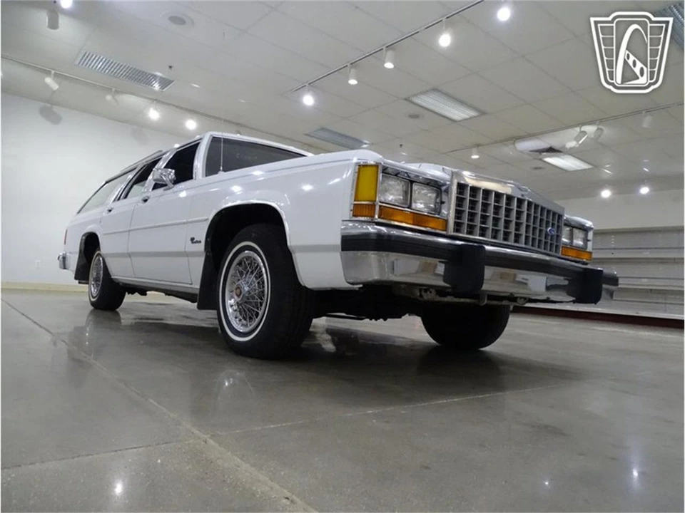 1985 Ford Crown Victoria - Image 22 of 31