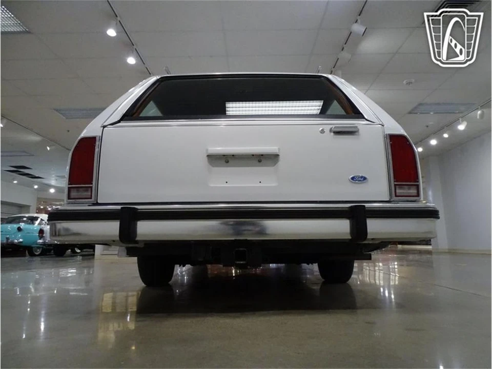 1985 Ford Crown Victoria - Image 13 of 31