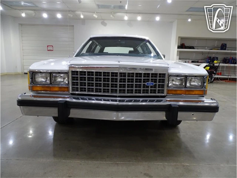 1985 Ford Crown Victoria - Image 24 of 31