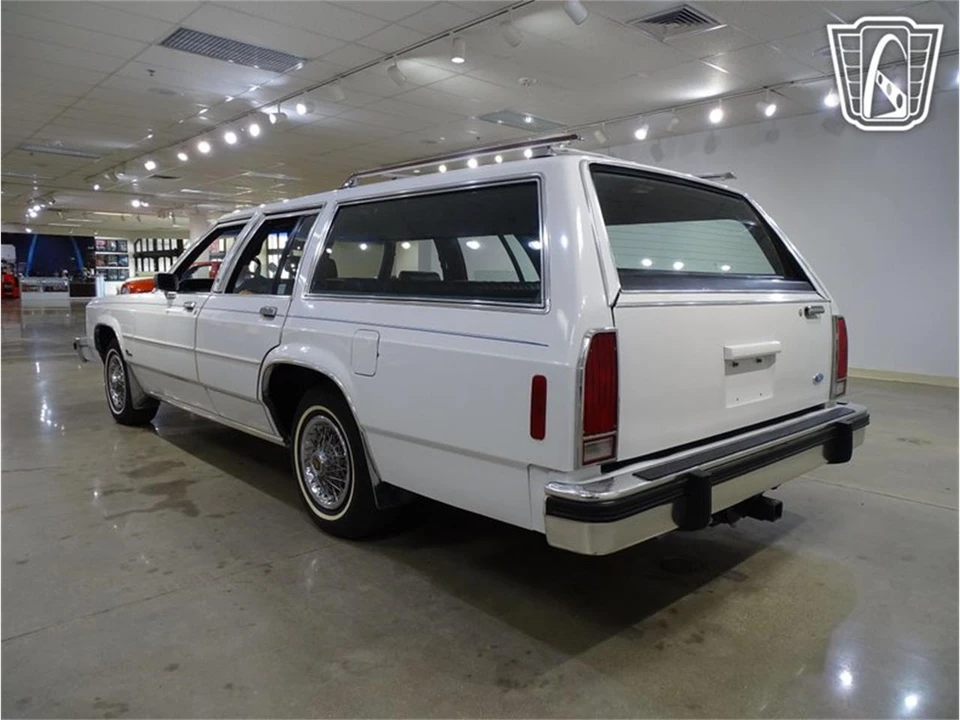 1985 Ford Crown Victoria - Image 9 of 31